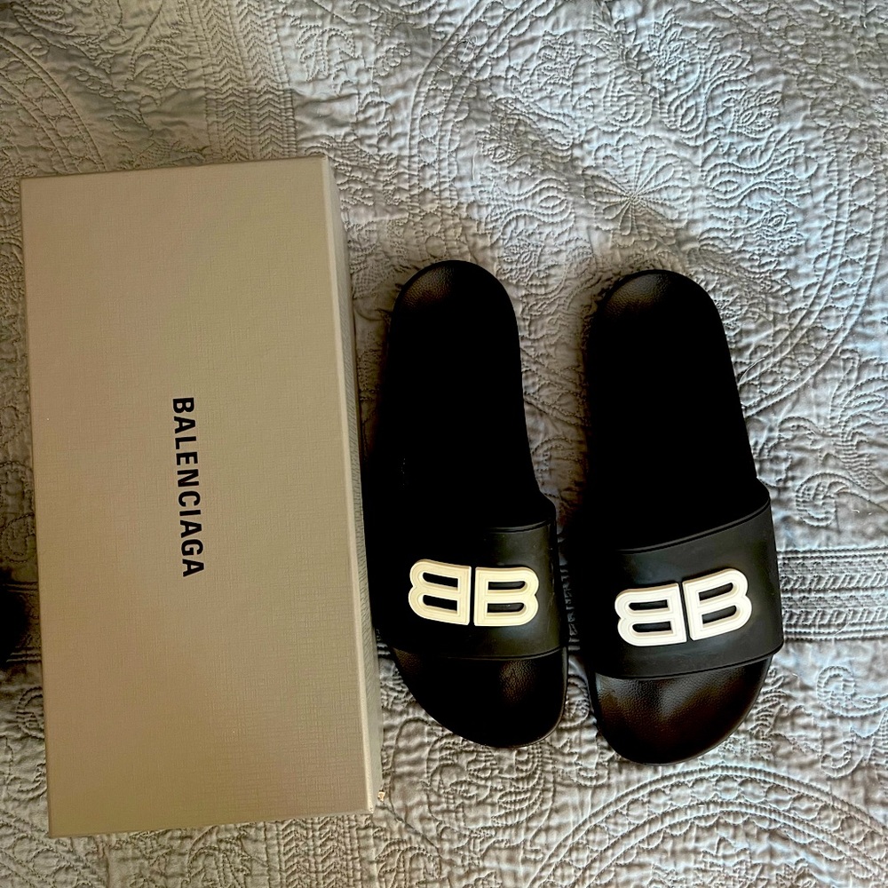 Men's Pool Slide Sandals with 3D logo at toe strap in Noir size US 12.